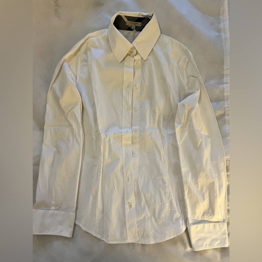 Authentic Burberry preowned classic white button down shirt